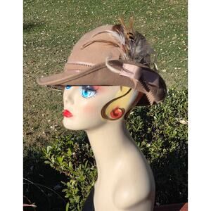 Vintage 1970s Camel Wool Cloche Fedora w/ Feathers & Bow – Made in USA